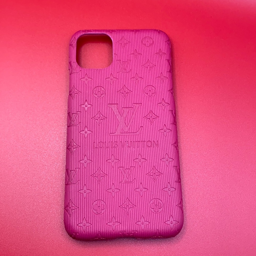 ✨GENTLY USED DARK PINK IPHONE 11 PRO MAX PHONE CASE✨